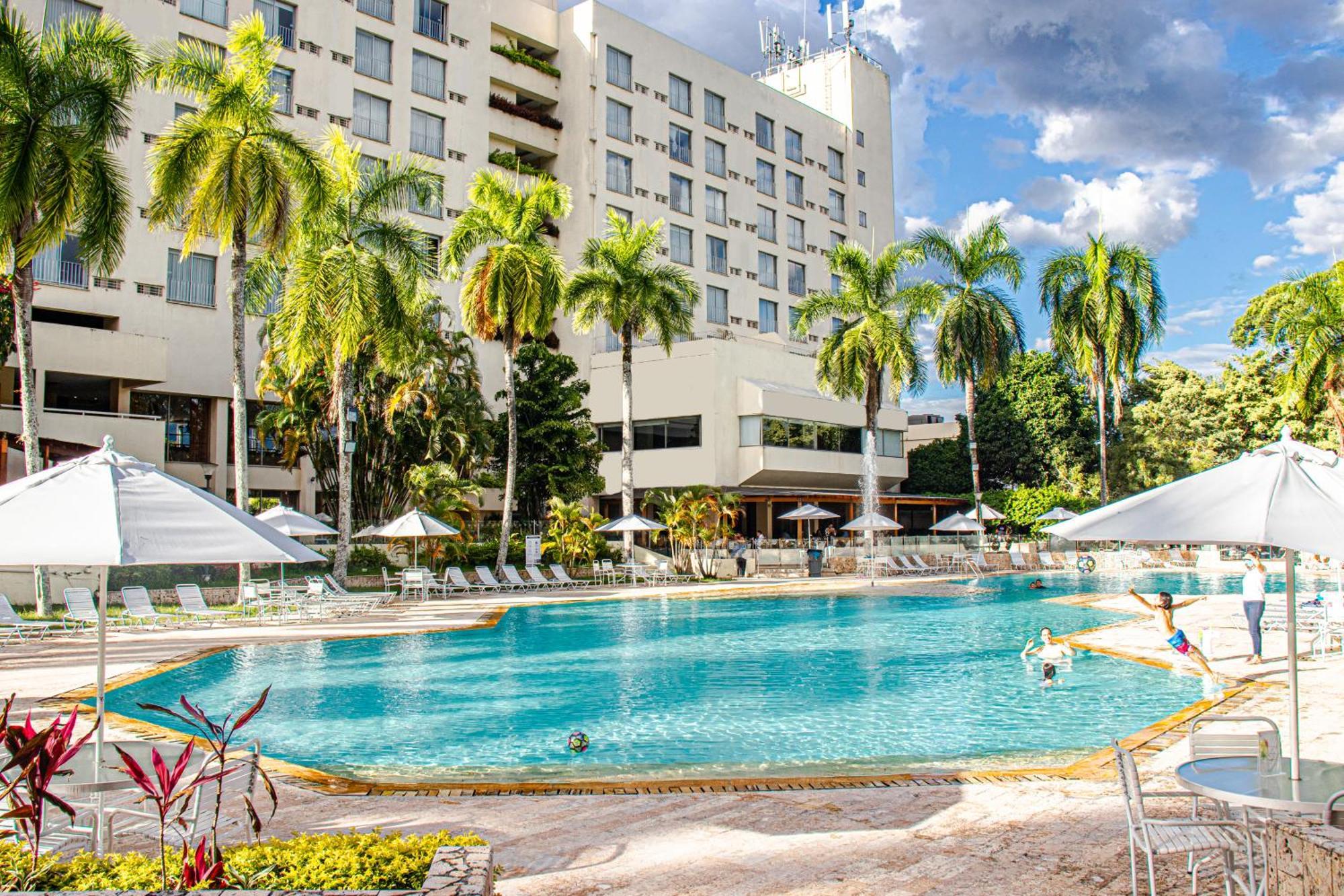 Hotel Estelar Altamira Ibagué Exterior foto The pool at the hotel